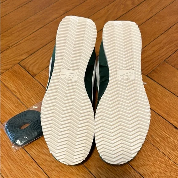 Nike Cortez in Fir - Picture 4 of 5